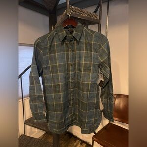 Women’s mountain hardware flannel